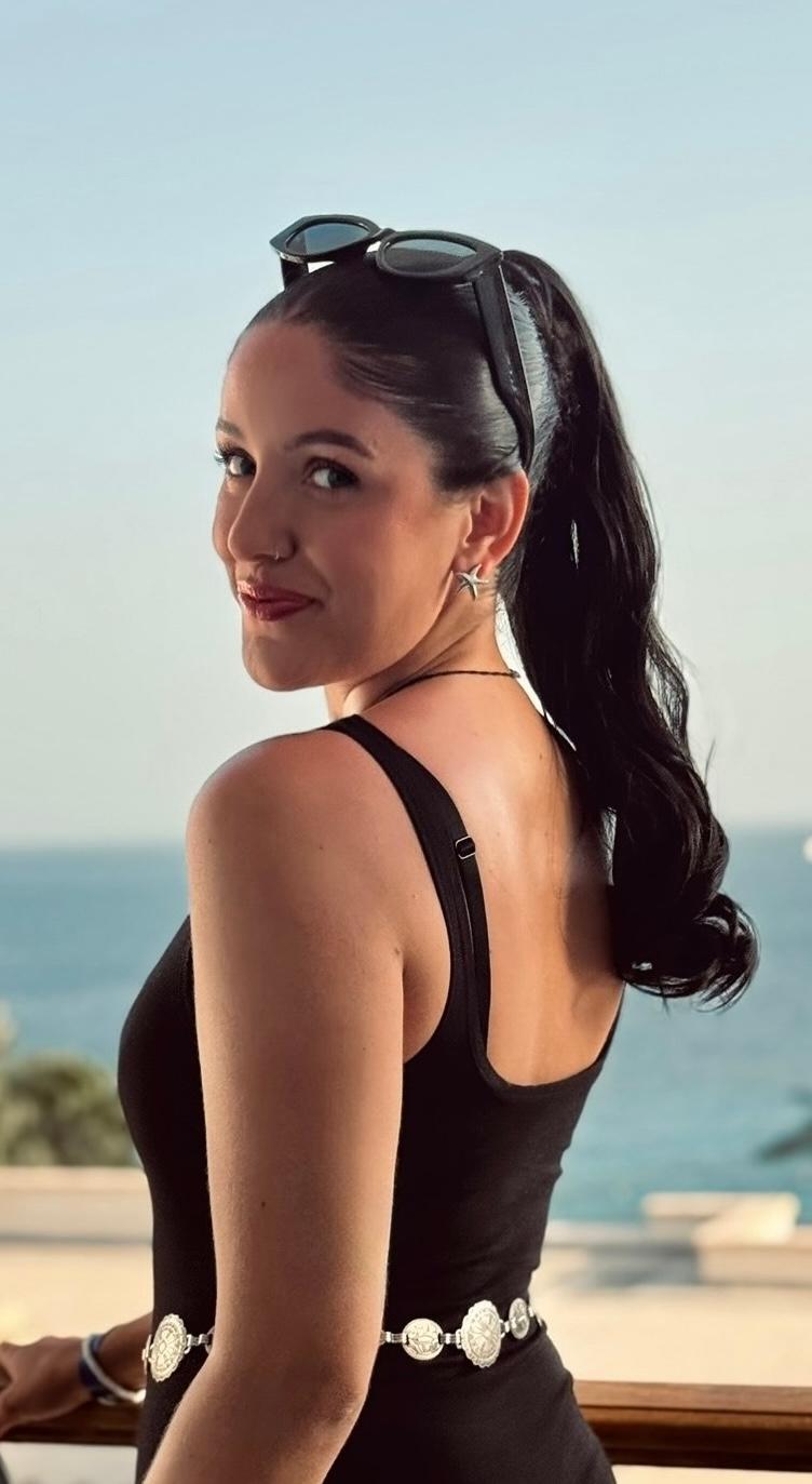 Danna, 28